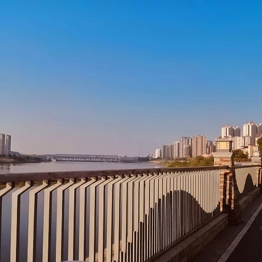 Uferpromenade im Abendlicht